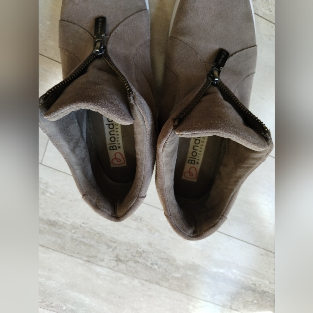 Blondo Glenda suede wedge sneakers shoes zip up taupe size 7.5 - Picture 4 of 13